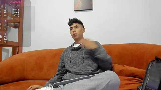 Snapshot of LoganTwink18 chatting on October 2025 10:59:01 AM LoganTwink18 online show from October 2025 10:59:01 AM