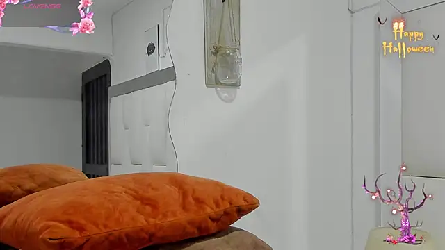 Snapshot of LoganTwink18 chatting on October 2025 10:11:02 AM LoganTwink18 online show from October 2025 10:11:02 AM