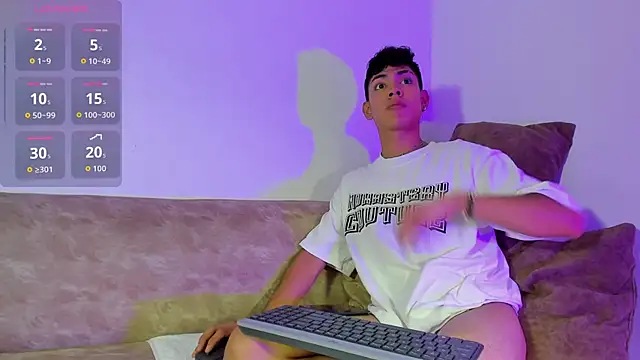 Snapshot of LoganTwink18 chatting on October 2025 01:28:01 AM LoganTwink18 online show from October 2025 01:28:01 AM