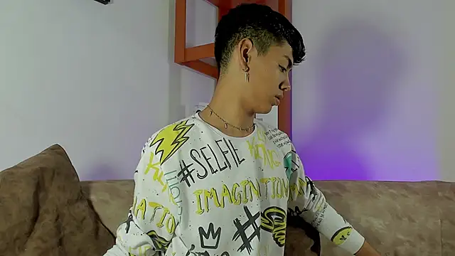 Snapshot of LoganTwink18 chatting on November 2025 11:56:01 AM LoganTwink18 online show from November 2025 11:56:01 AM