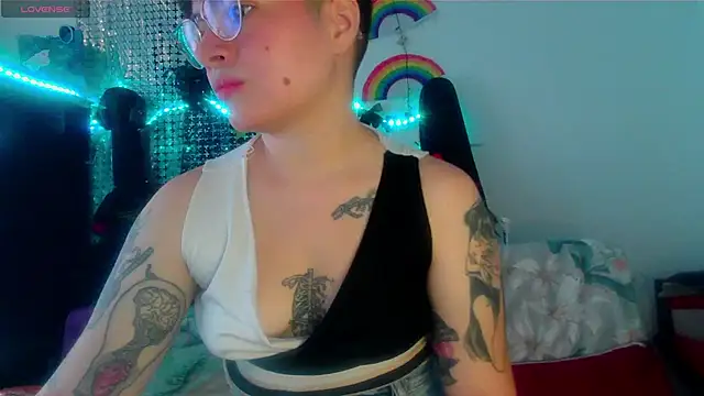 Snapshot of Mitsuha_gate chatting on November 2025 01:44:02 PM Mitsuha gate online show from November 2025 01:44:02 PM