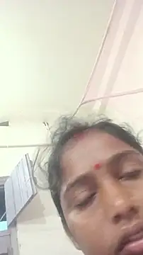 Guriya0076 online show from May 2026 11:33:01 PM
