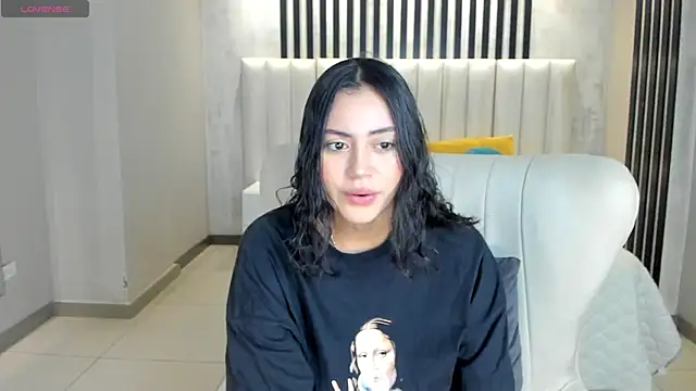 AmbarJames  online show from April 2026 11:00:01 AM