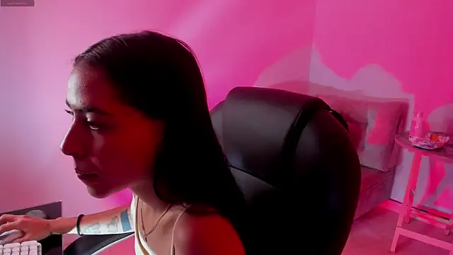 Snapshot of ValkaGrecco chatting on January 2026 11:32:02 PM ValkaGrecco online show from January 2026 11:32:02 PM