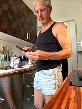 Snapshot of SexyLeon8 chatting on September 2025 09:00:02 AM SexyLeon8 online show from September 2025 09:00:02 AM