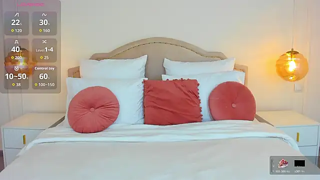 Snapshot of MilaMour chatting on October 2025 08:24:02 PM MilaMour online show from October 2025 08:24:02 PM