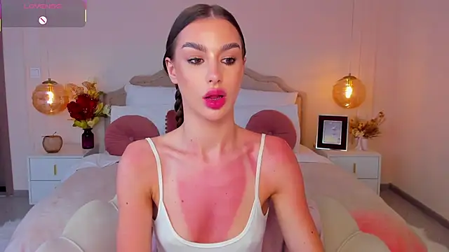 Snapshot of MilaMour chatting on May 2026 02:07:01 AM MilaMour online show from May 2026 02:07:01 AM