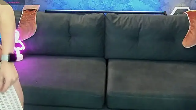 Snapshot of LiviaShy chatting on January 2026 08:01:01 PM LiviaShy online show from January 2026 08:01:01 PM