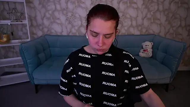 LiviaShy online show from May 2026 07:20:01 PM