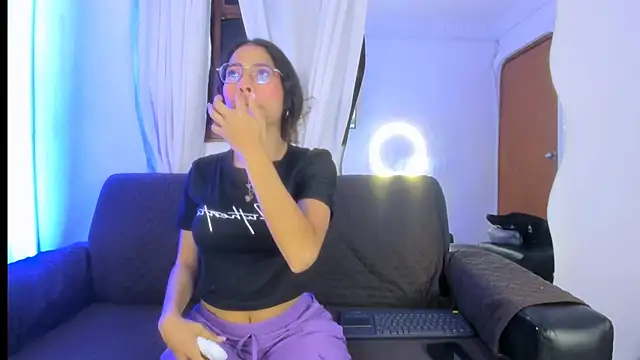 Akira Hime online show from October 2025 02:45:01 AM