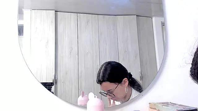 pinky f00x online show from July 2026 09:50:02 PM