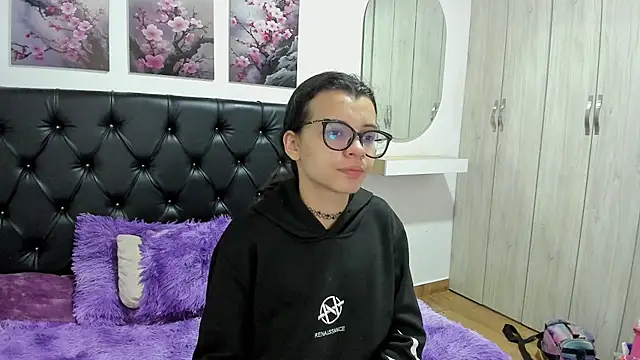 pinky f00x online show from July 2026 09:13:01 PM