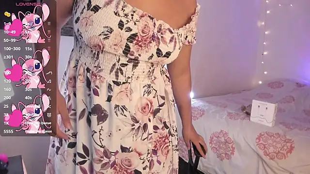 Snapshot of chloe_kisses chatting on May 2026 11:40:01 AM chloe kisses online show from May 2026 11:40:01 AM