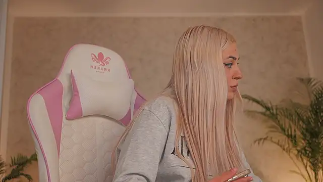 daisyblushh online show from March 2026 04:35:01 PM