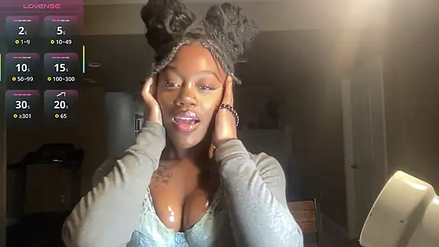 Snapshot of maskedgirl5005 chatting on October 2025 08:40:02 PM maskedgirl5005 online show from October 2025 08:40:02 PM