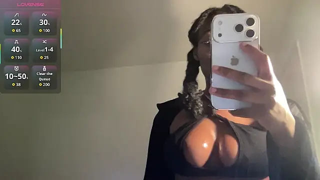 Snapshot of maskedgirl5005 chatting on January 2026 12:25:02 AM maskedgirl5005 online show from January 2026 12:25:02 AM