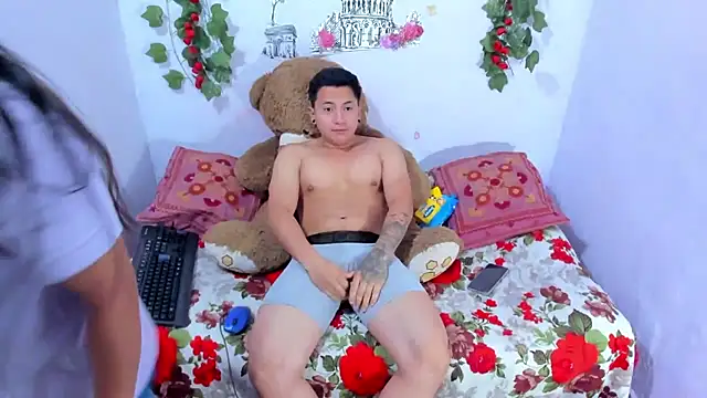 NataliaAndJulliam online show from November 2025 04:45:02 AM