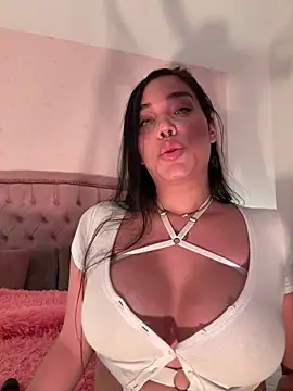 Bella  Wood online show from September 2025 07:15:01 PM