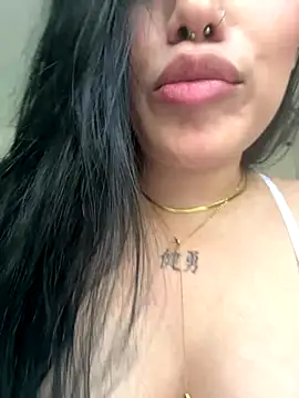 Bella  Wood online show from September 2025 05:51:01 PM