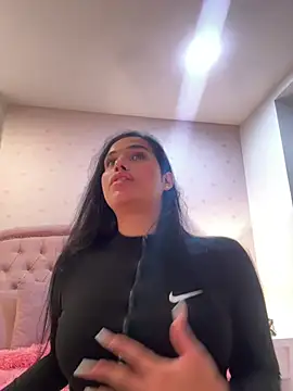 Snapshot of Bella__Wood chatting on March 2026 08:37:01 PM Bella Wood online show from March 2026 08:37:01 PM