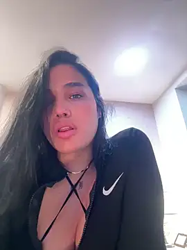 Snapshot of Bella__Wood chatting on March 2026 08:15:01 PM Bella Wood online show from March 2026 08:15:01 PM