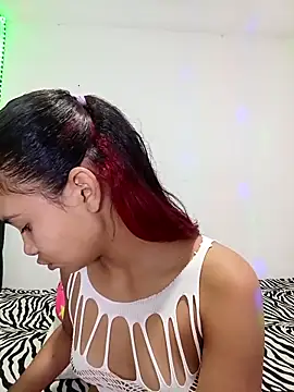 Snapshot of liz7skinny chatting on April 2026 08:06:02 PM liz7skinny online show from April 2026 08:06:02 PM