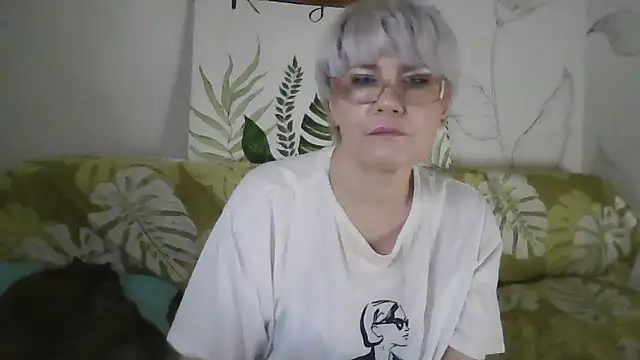 Catty Lady online show from November 2025 06:30:02 PM