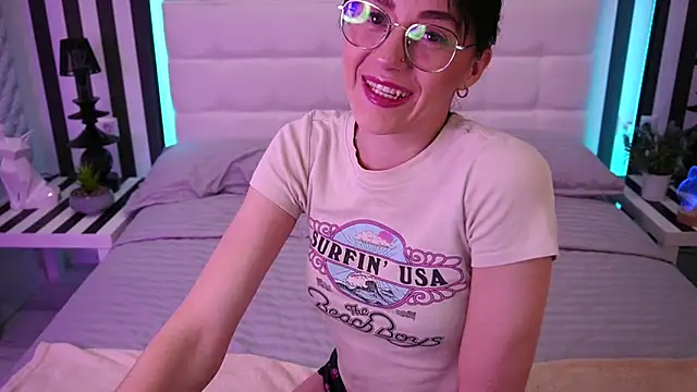 EviLune online show from April 2026 08:17:01 PM