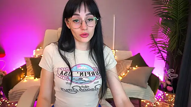EviLune online show from May 2026 01:28:01 PM