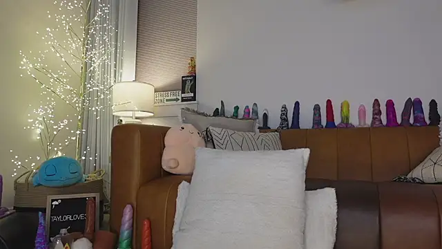 Taylorlove303 online show from April 2026 10:12:02 AM