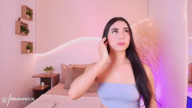 maia lia  online show from October 2025 06:27:02 PM