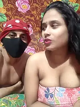 Snapshot of Seducing_couple chatting on October 2025 05:31:01 PM Seducing couple online show from October 2025 05:31:01 PM