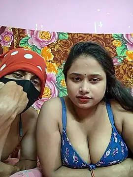 Seducing couple online show from June 2026 06:17:01 PM