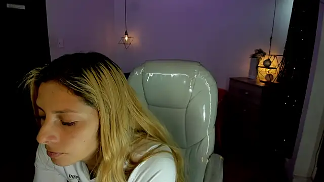 Snapshot of Jennaa_Cooper chatting on October 2025 08:07:01 PM Jennaa Cooper online show from October 2025 08:07:01 PM