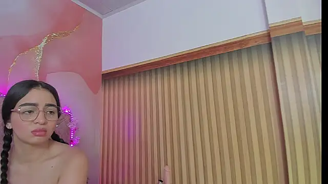 Snapshot of violet_taylor_ chatting on November 2025 02:22:01 AM violet taylor online show from November 2025 02:22:01 AM