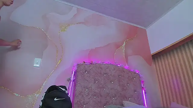 Snapshot of violet_taylor_ chatting on December 2025 02:17:01 AM violet taylor online show from December 2025 02:17:01 AM