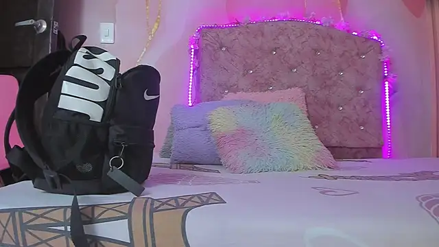 Snapshot of violet_taylor_ chatting on January 2026 02:15:01 AM violet taylor online show from January 2026 02:15:01 AM