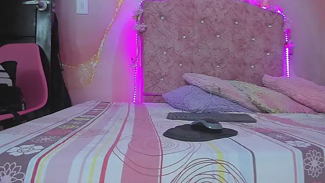 Snapshot of violet_taylor_ chatting on January 2026 02:17:01 AM violet taylor online show from January 2026 02:17:01 AM