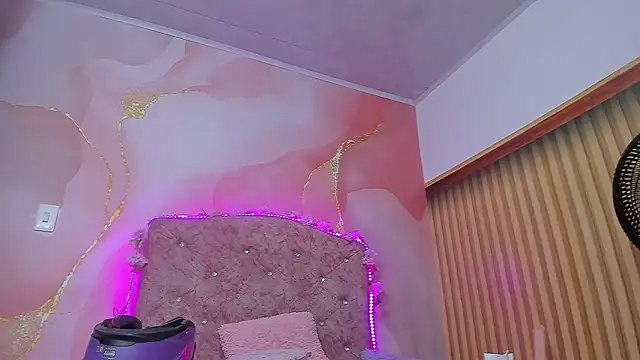 Snapshot of violet_taylor_ chatting on January 2026 02:17:02 AM violet taylor online show from January 2026 02:17:02 AM