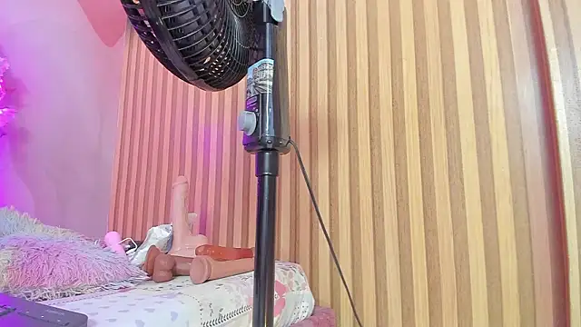 Snapshot of violet_taylor_ chatting on January 2026 02:16:02 AM violet taylor online show from January 2026 02:16:02 AM