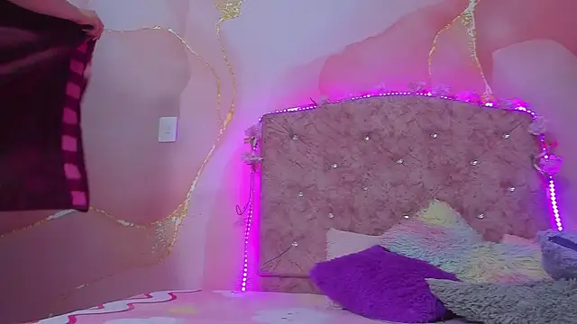 Snapshot of violet_taylor_ chatting on January 2026 02:15:01 AM violet taylor online show from January 2026 02:15:01 AM