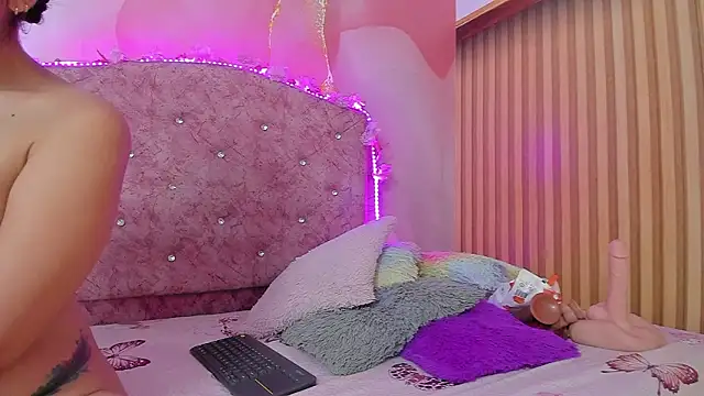 Snapshot of violet_taylor_ chatting on February 2026 02:15:02 AM violet taylor online show from February 2026 02:15:02 AM