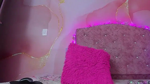 Snapshot of violet_taylor_ chatting on February 2026 02:34:02 AM violet taylor online show from February 2026 02:34:02 AM