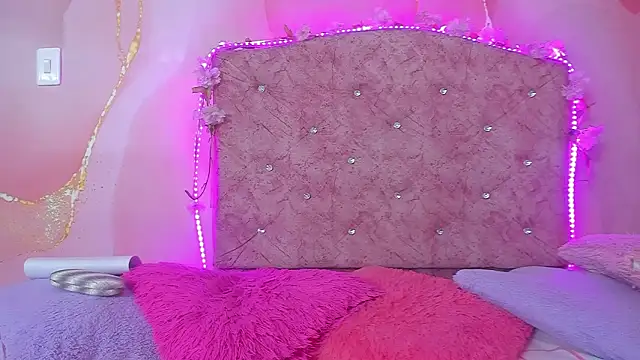 Snapshot of violet_taylor_ chatting on March 2026 02:25:01 AM violet taylor online show from March 2026 02:25:01 AM