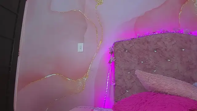 Snapshot of violet_taylor_ chatting on March 2026 02:26:01 AM violet taylor online show from March 2026 02:26:01 AM