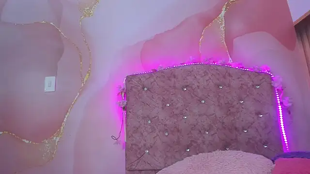 Snapshot of violet_taylor_ chatting on March 2026 02:12:01 AM violet taylor online show from March 2026 02:12:01 AM