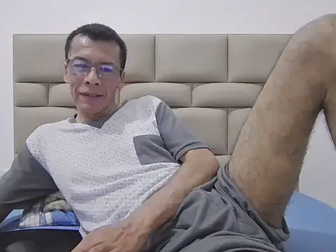 skinnylatino51 online show from November 2025 12:19:01 AM