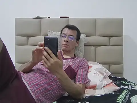 skinnylatino51 online show from December 2025 02:50:01 AM