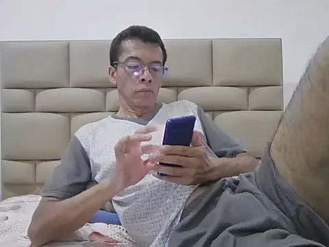 skinnylatino51 online show from February 2026 01:15:02 AM