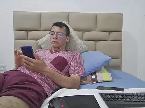 skinnylatino51 online show from March 2026 12:36:02 AM